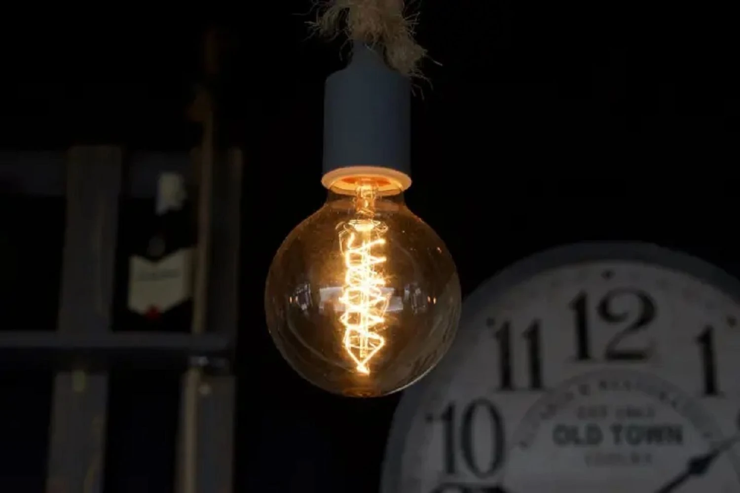 26 листопада в Україні знову діятимуть графіки відключень: скільки черг буде без світла