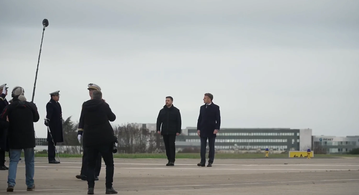 Зеленський прибув до Франції і зустрівся з Макроном: деталі