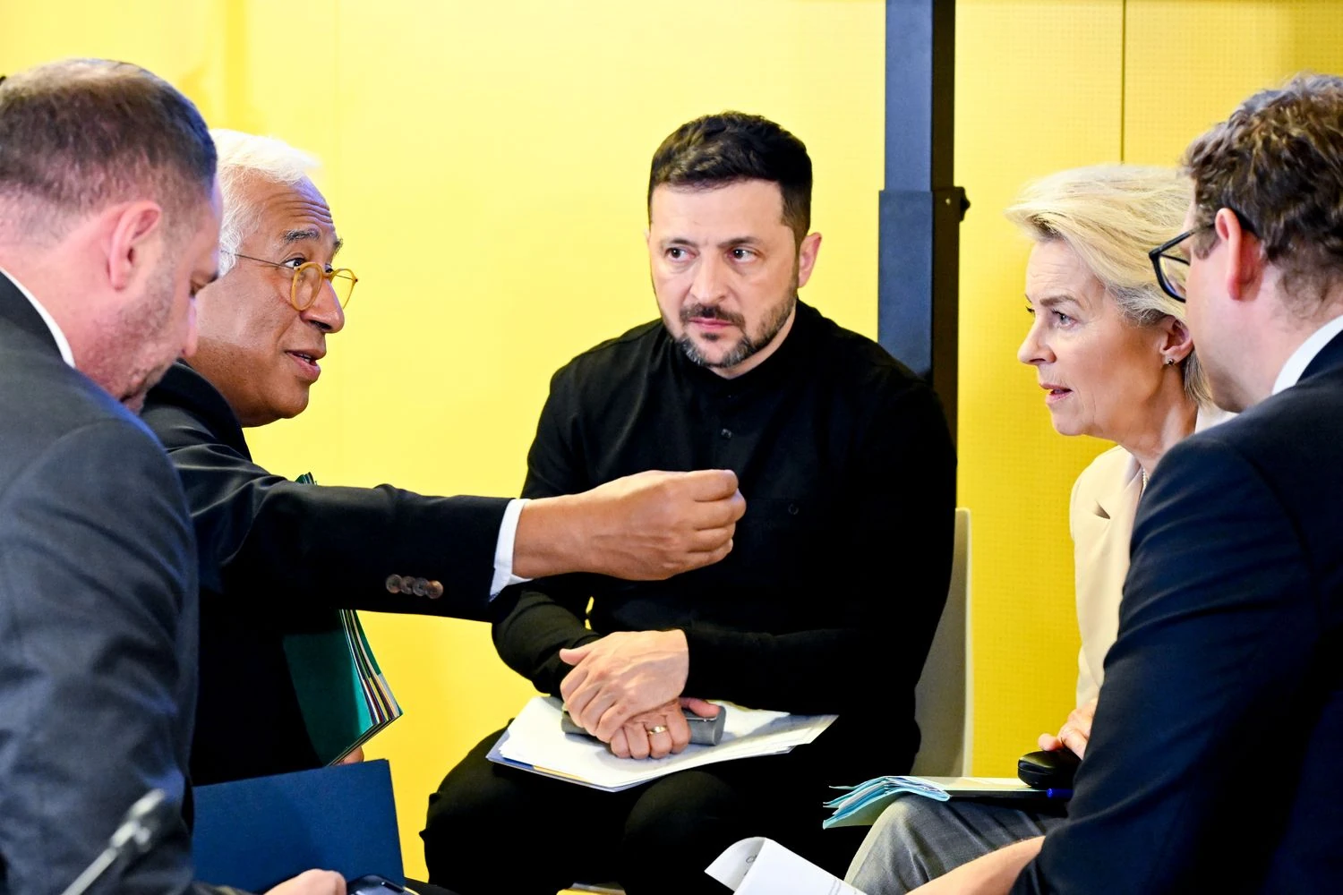 Президентка Єврокомісії збирається переговорити із Зеленським на тлі появи мирного плану США