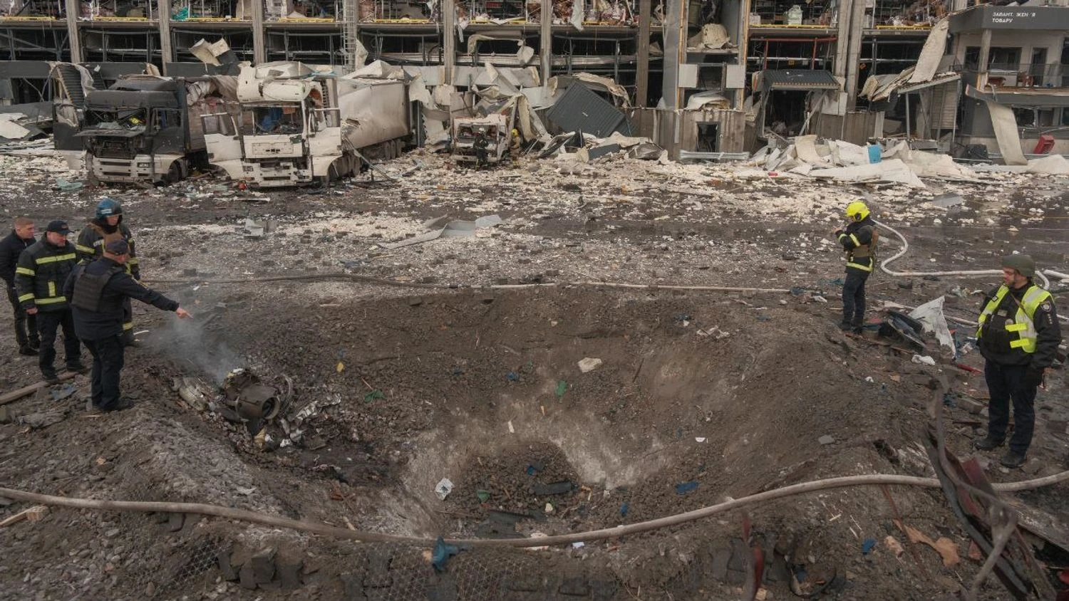 Атака рф по Києву 25 листопада: пошкоджено логістичний центр Novus, є загиблі і поранені