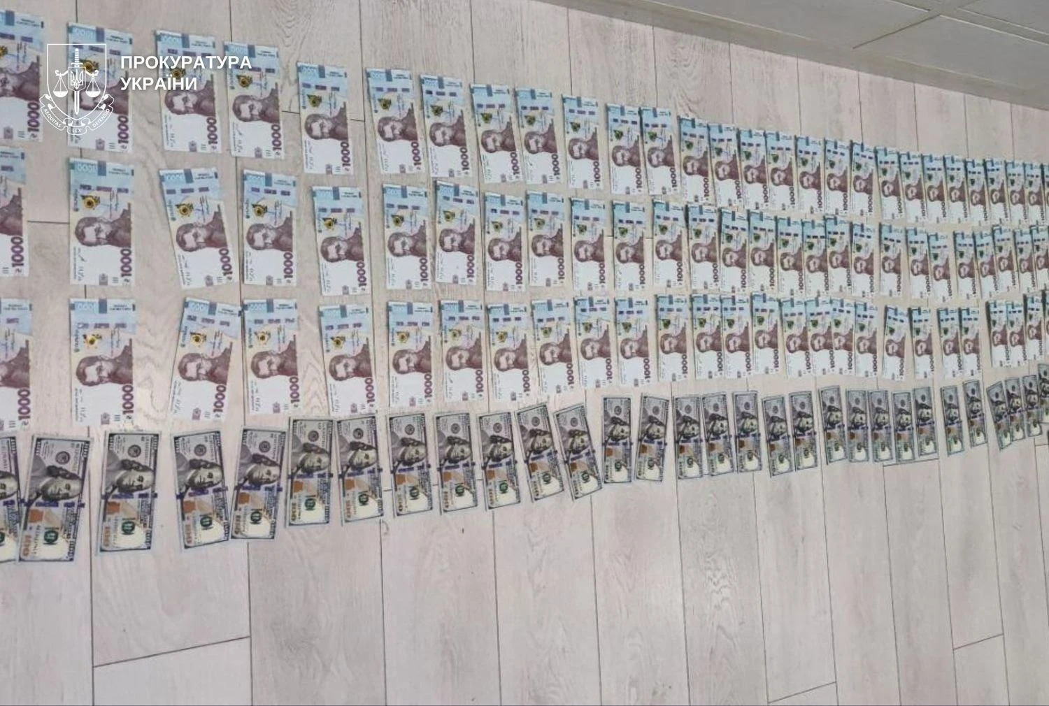 Організували схему переправлення чоловіків за кордон за 20 000 доларів: двом жителям Дніпра оголосили підозру