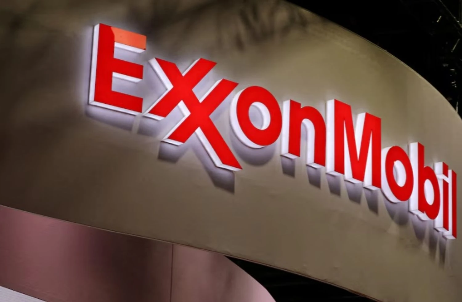 Нафтовий гігант Exxon зацікавився купівлею частки “лукойлу” в родовищі Західна Курна-2: Ірак підтверджує переговори – Reuters