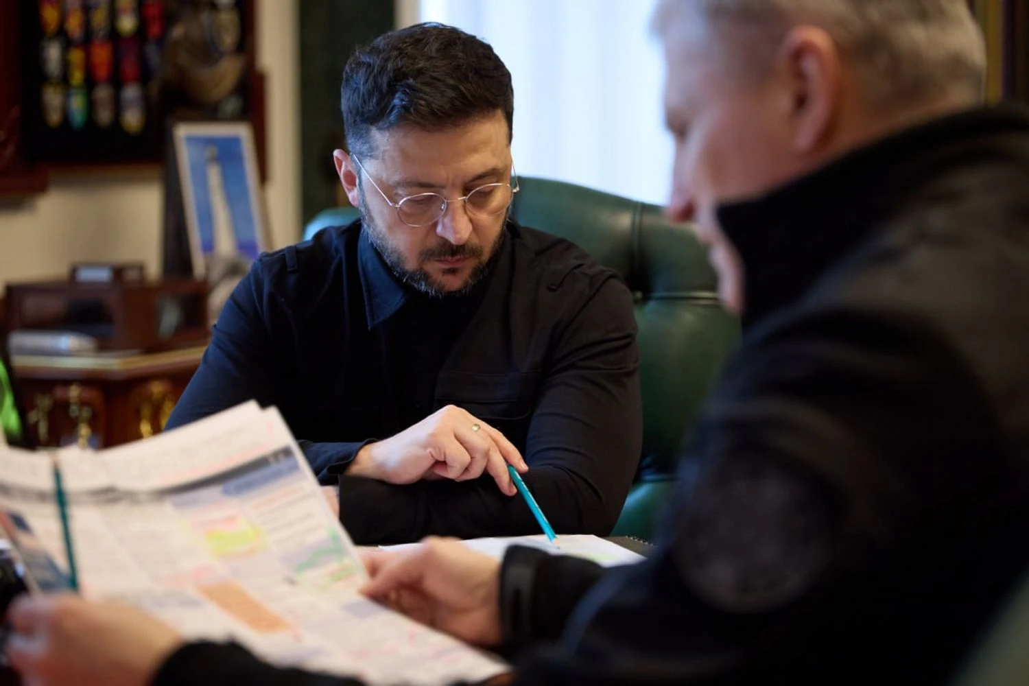 “Фіксуємо, що Китай робить кроки на активізацію співпраці з рф”: Зеленський отримав звіт керівника СЗР і дав доручення