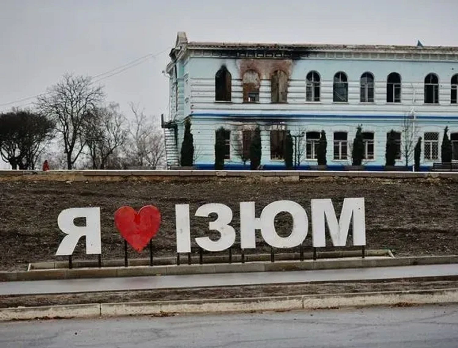 Загинуло подружжя: кількість жертв удару по Ізюму зросла до двох – загинули чоловік та 42-річна поліцейська