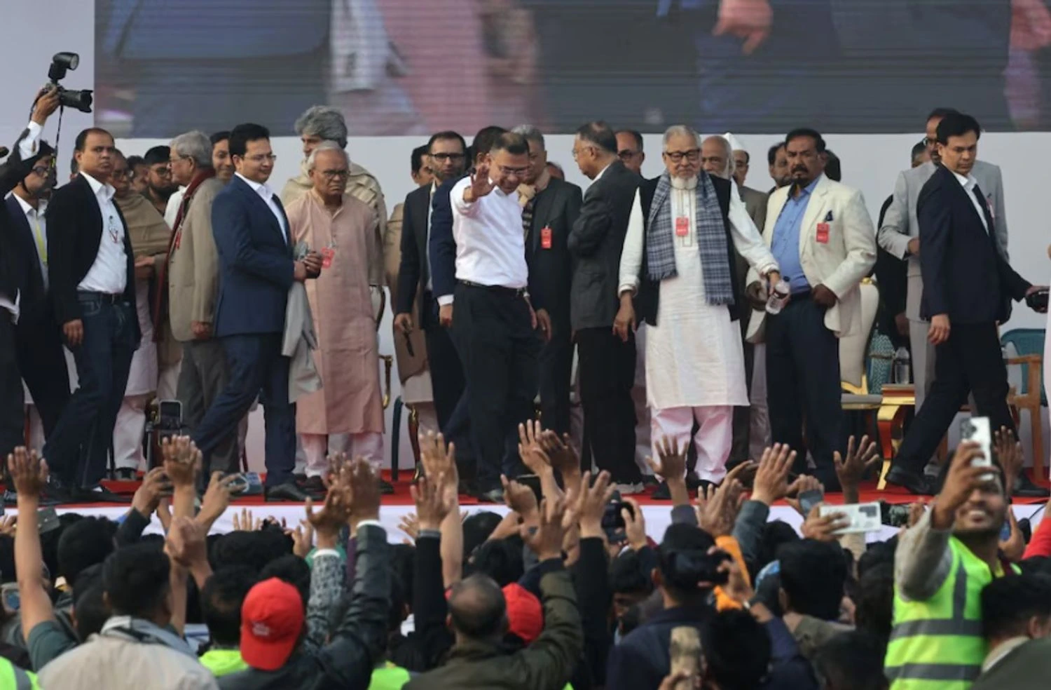 Повернення з 17-річного вигнання: лідер опозиції Тарік Рахман прибув до Бангладеш напередодні виборів