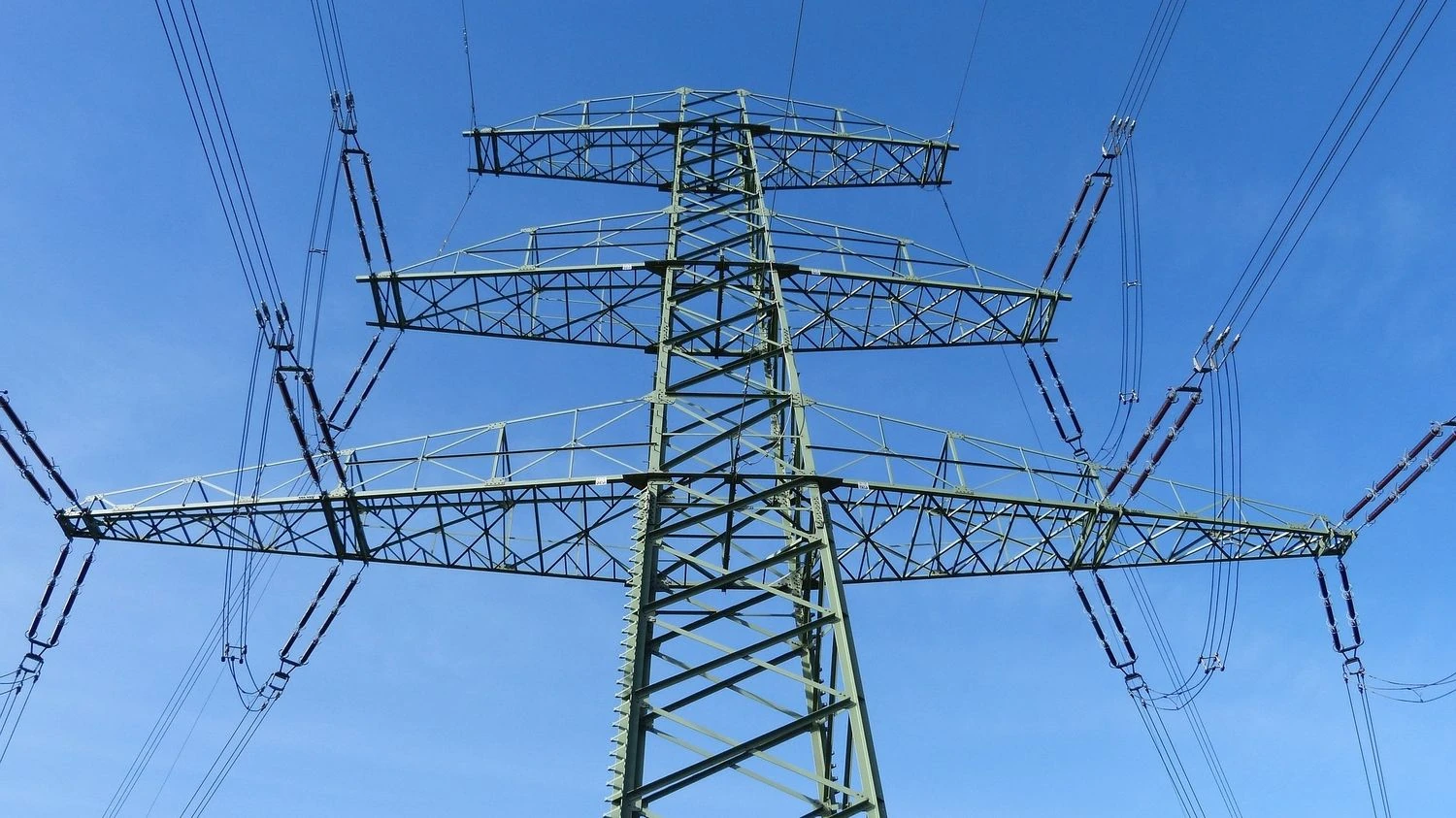 Російські атаки залишили без світла жителів у 5 областях, графіки відключень майже у всіх регіонах – Міненерго