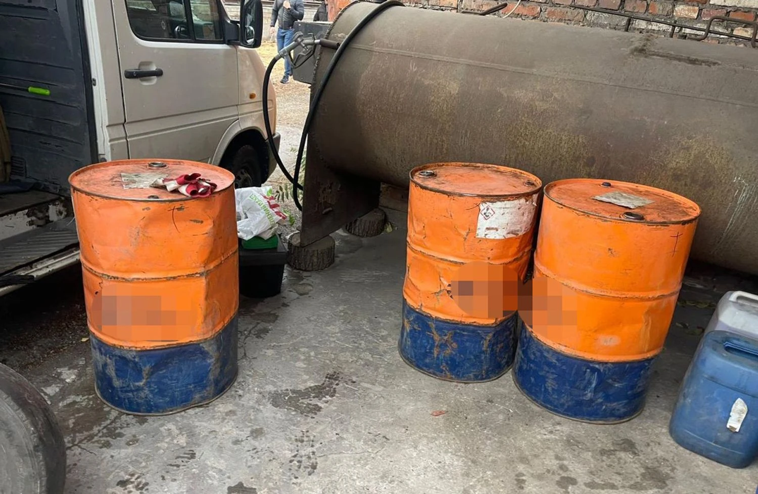 Привласнили 17 тонн пального: на Донеччині повідомили про підозру командиру військової частини і його підлеглому