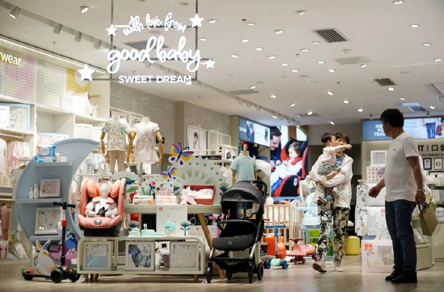 У гонитві за народжуваністю: Китай повернув податок на контрацептиви