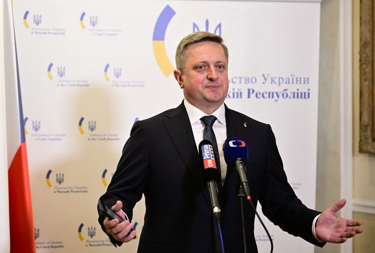 Глава МЗС Чехії зустрівся з послом України після скандалу через заяву Томіо Окамури