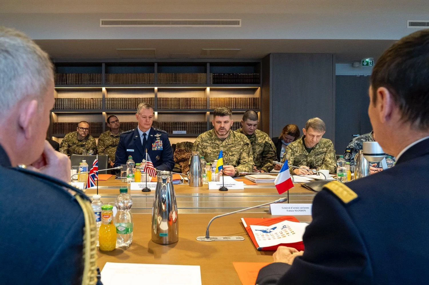 Перед самітом у Парижі начальники штабів “коаліції охочих” за участю США обговорили способи реалізації гарантій безпеки для України