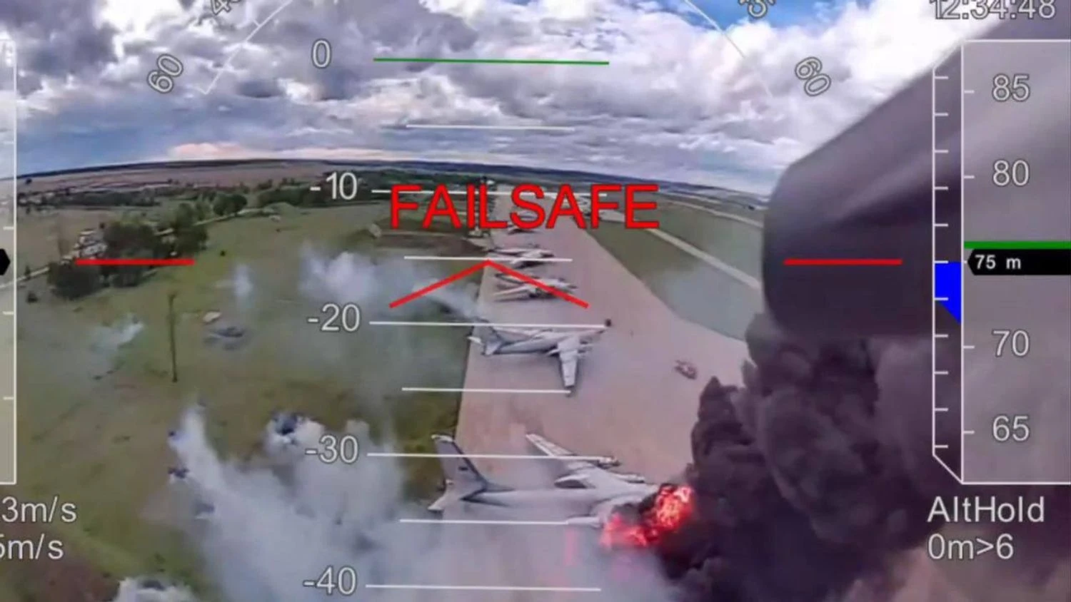 росія досі не може відновити свій військовий потенціал після спецоперації "Павутина" – джерелоросія досі не змогла відновити стратегічну авіацію після спецоперації СБУ "Павутина". Внаслідок атаки було уражено 41 літак.Війна в Україні • 8 січня, 13:02 • 2414 перегляди