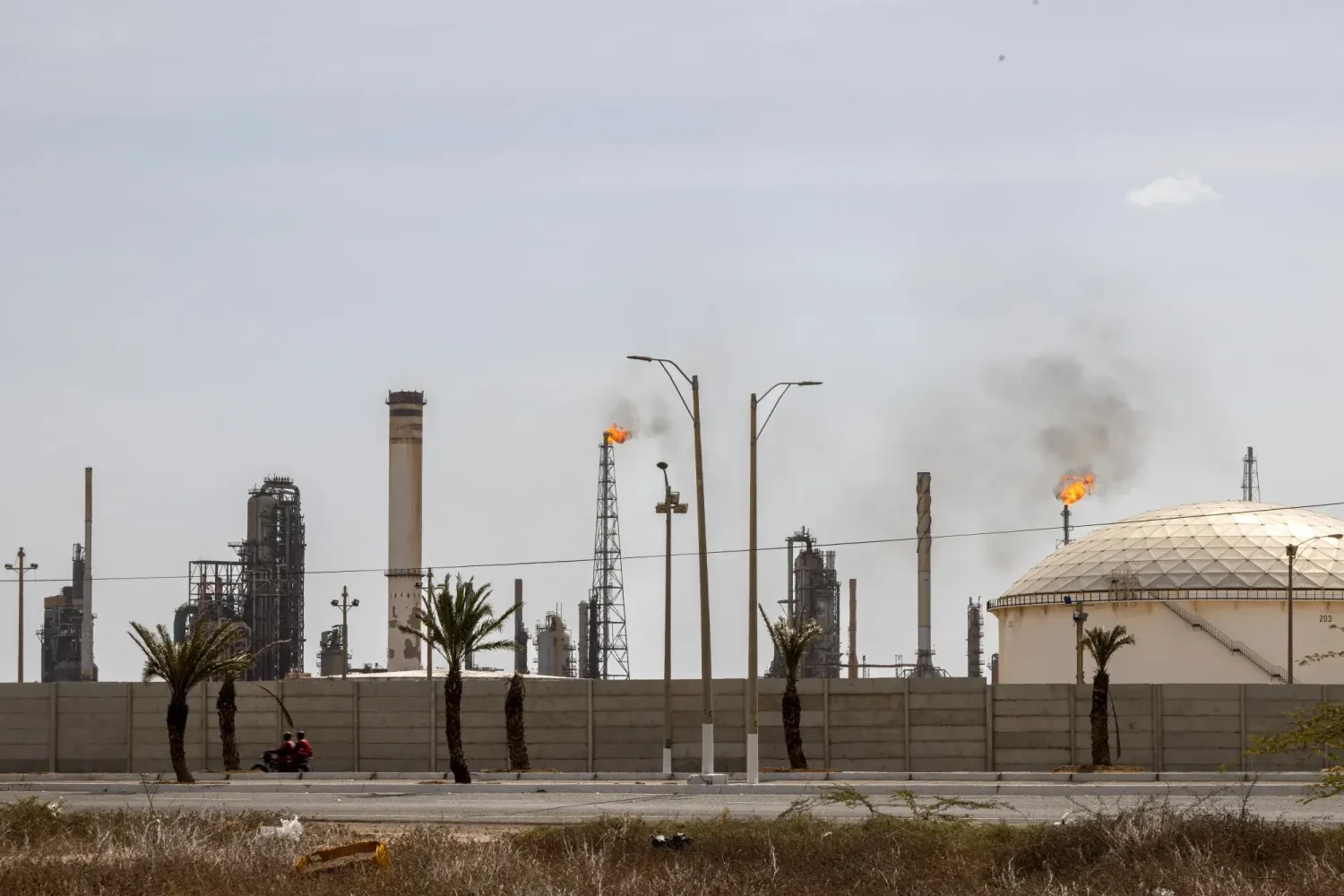 Trafigura завантажить перше судно з венесуельською нафтою наступного тижняTrafigura Group планує завантажити перше судно з венесуельською нафтою наступного тижня. Це відбувається в рамках нової стратегії
США з контролю над енергоресурсами Венесуели.Економіка • 10 січня, 03:01 • 15006 перегляди