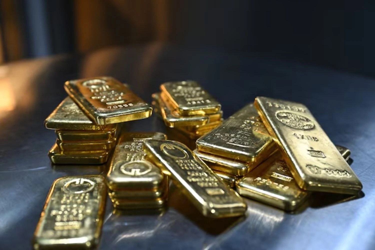 Золото та срібло відновлюють позиції після найсильнішого обвалу за останні десятиліття