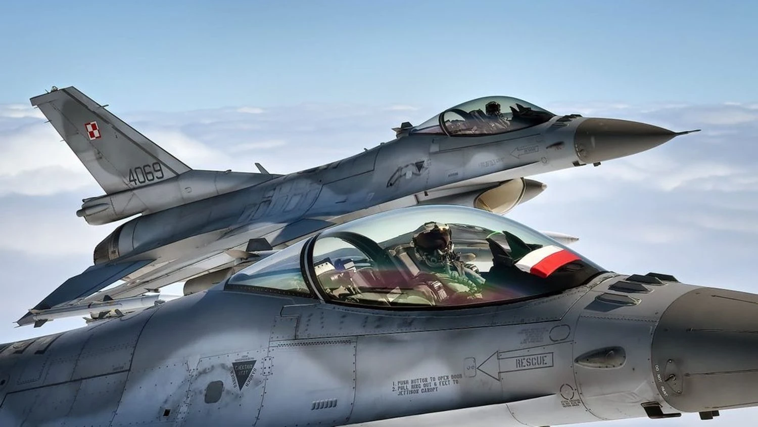 Польща підняла авіацію та привела ППО у готовність через масовану атаку рф на Україну