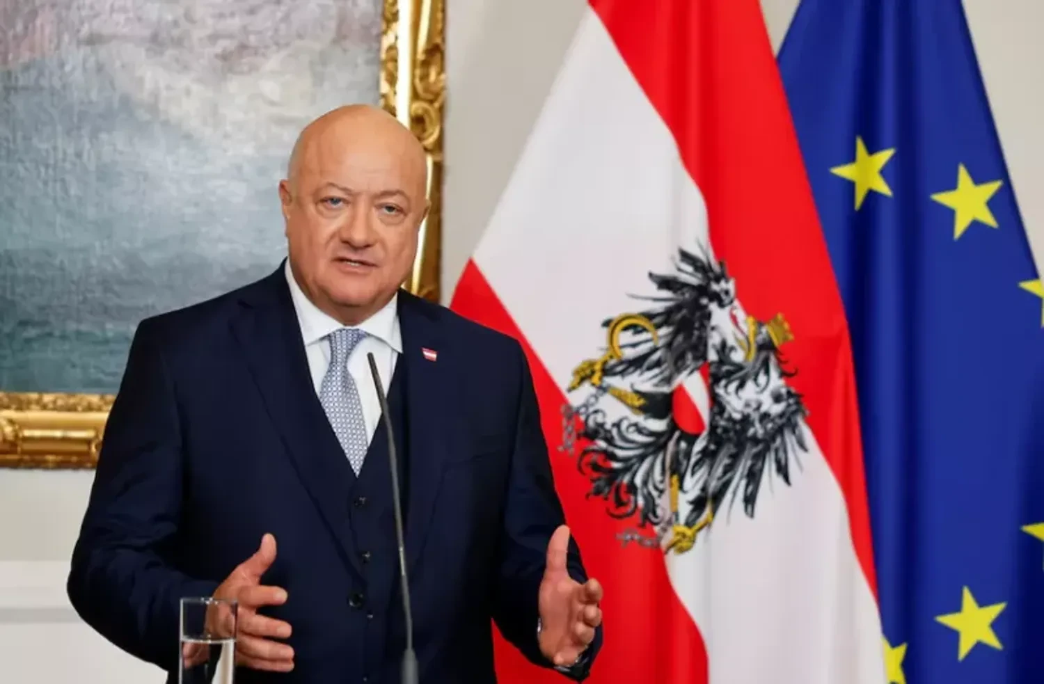 Канцлер Австрії закликав ЄС терміново знизити ціни на енергоносії для порятунку промисловостіКанцлер Австрії Крістіан Штокер заявив про необхідність зробити питання вартості енергії головним пріоритетом саміту лідерів ЄС. Високі тарифи на енергоносії ставлять під загрозу конкурентоспроможність промислового сектору.Економіка • 10 лютого, 23:35 • 3945 перегляди