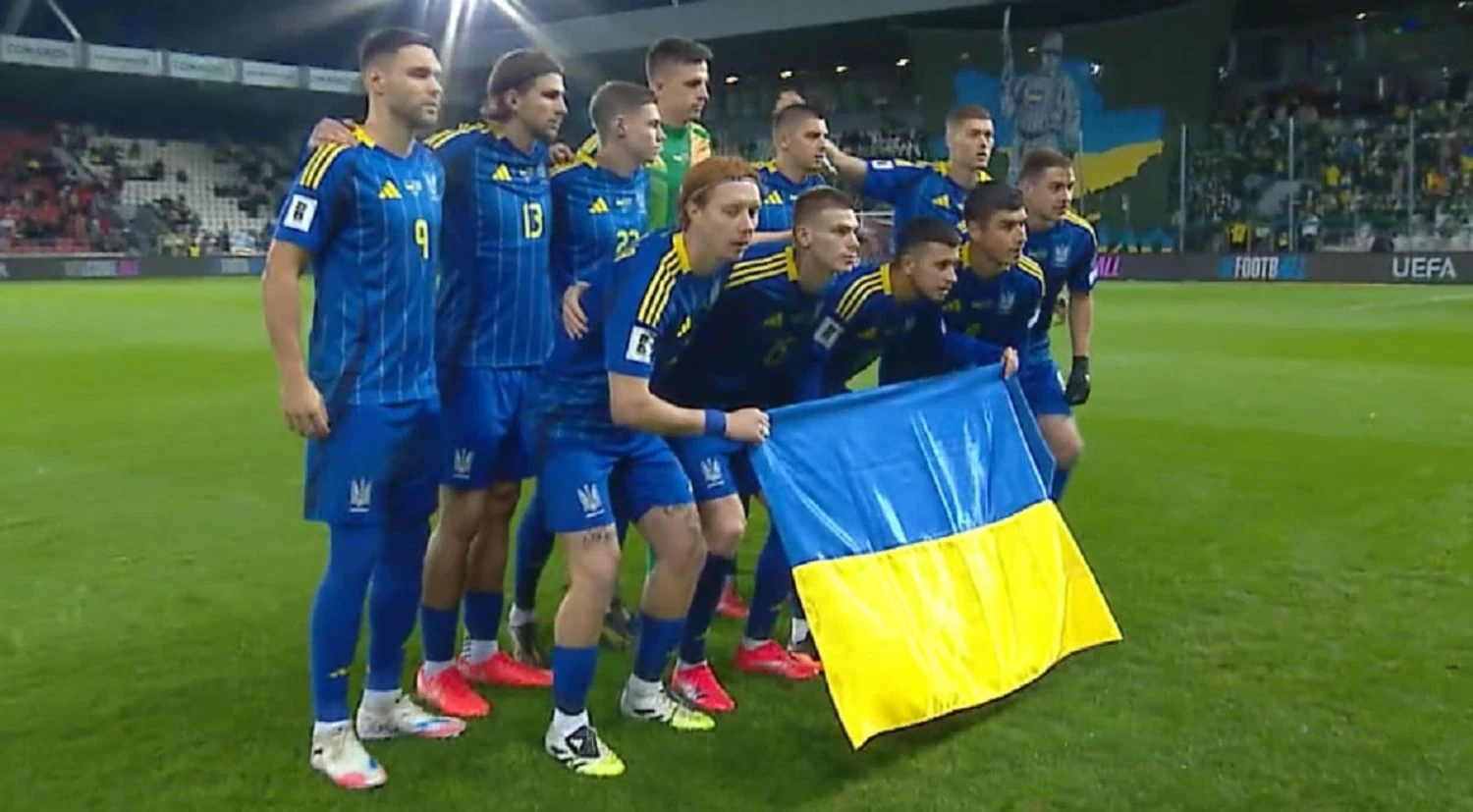 Збірну України пограбували в Іспанії перед матчем зі Швецією – журналістВ іспанському Бенідормі невідомі викрали гроші та цінні речі з номерів футболістів і тренерів. У помічника Реброва Альберто Босха
вкрали 1800 євро.Спорт • 27 березня, 19:59 • 5368 перегляди