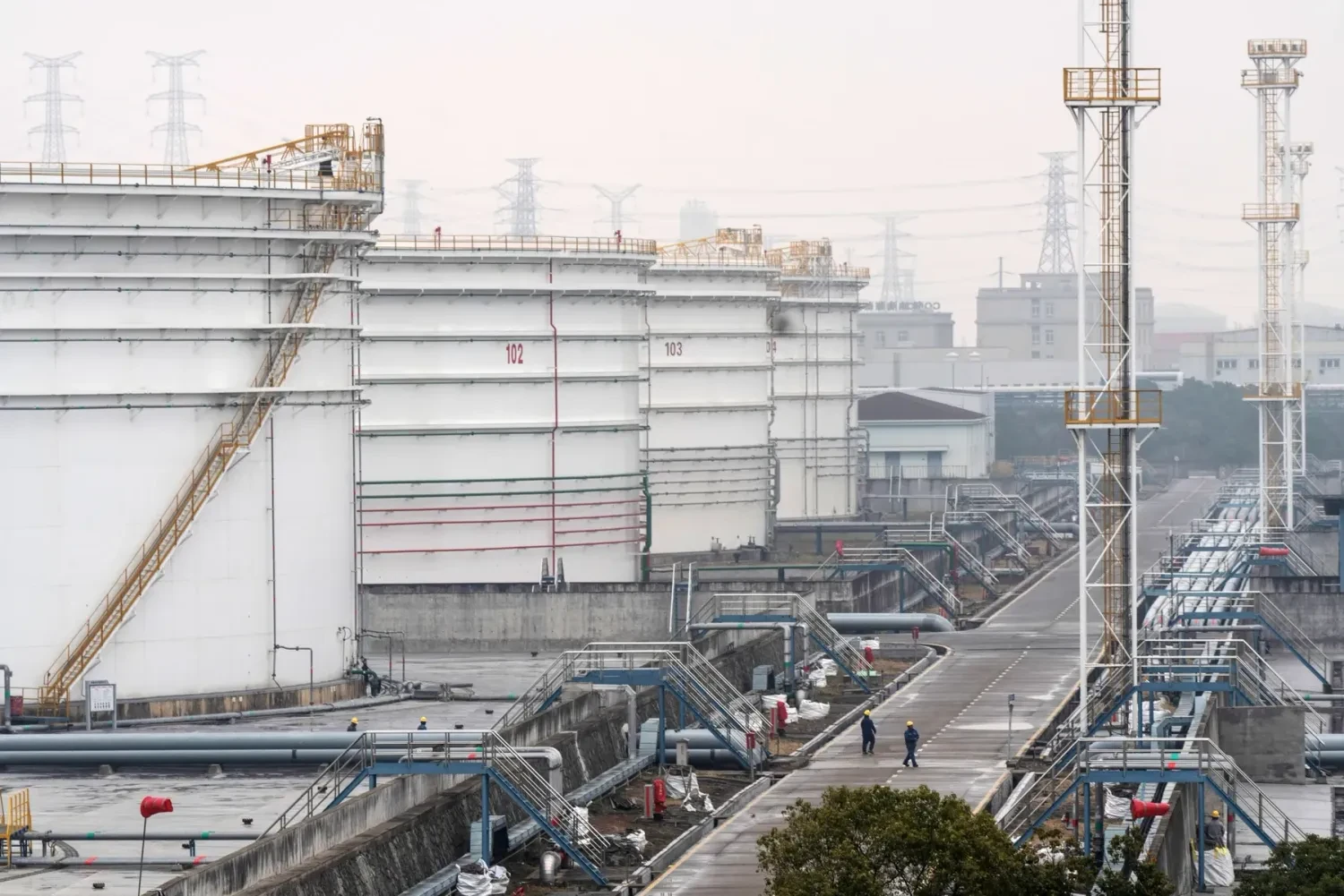 Нафту з рф замість Індії у лютому скуповують зі знижками нафтопереробники з Китаю – Bloomberg