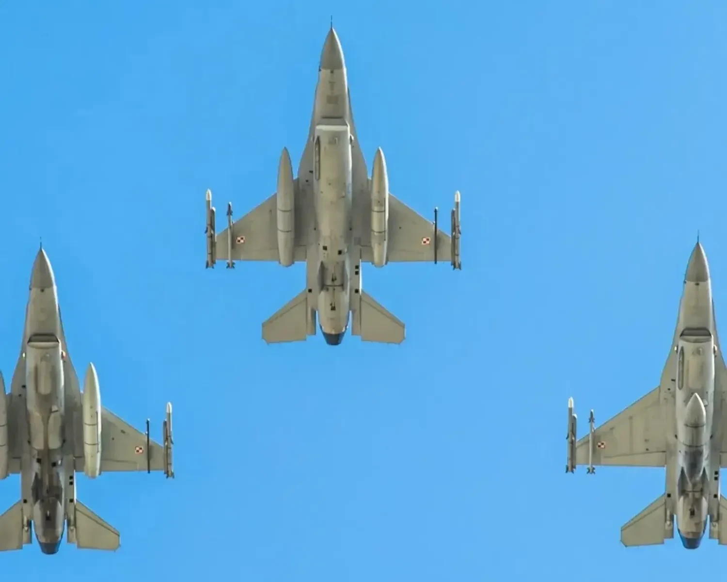 Польща активувала повітряні сили та ППО через нічну атаку рф на Україну