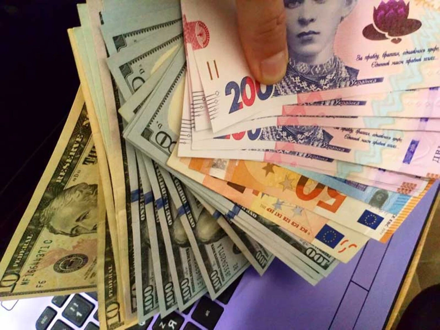 Українці переказали 1,3 трлн грн через платіжні системи у 2025 році – НБУ