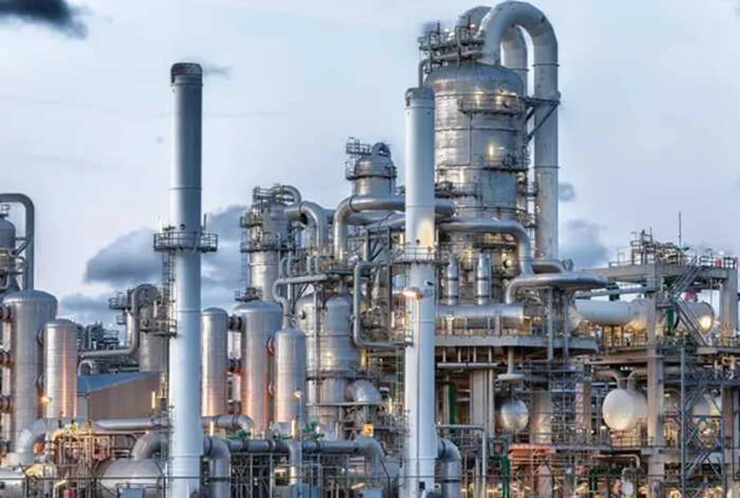 Катар зупинив виробництво скрапленого газу, відновлення займе тижні – Reuters