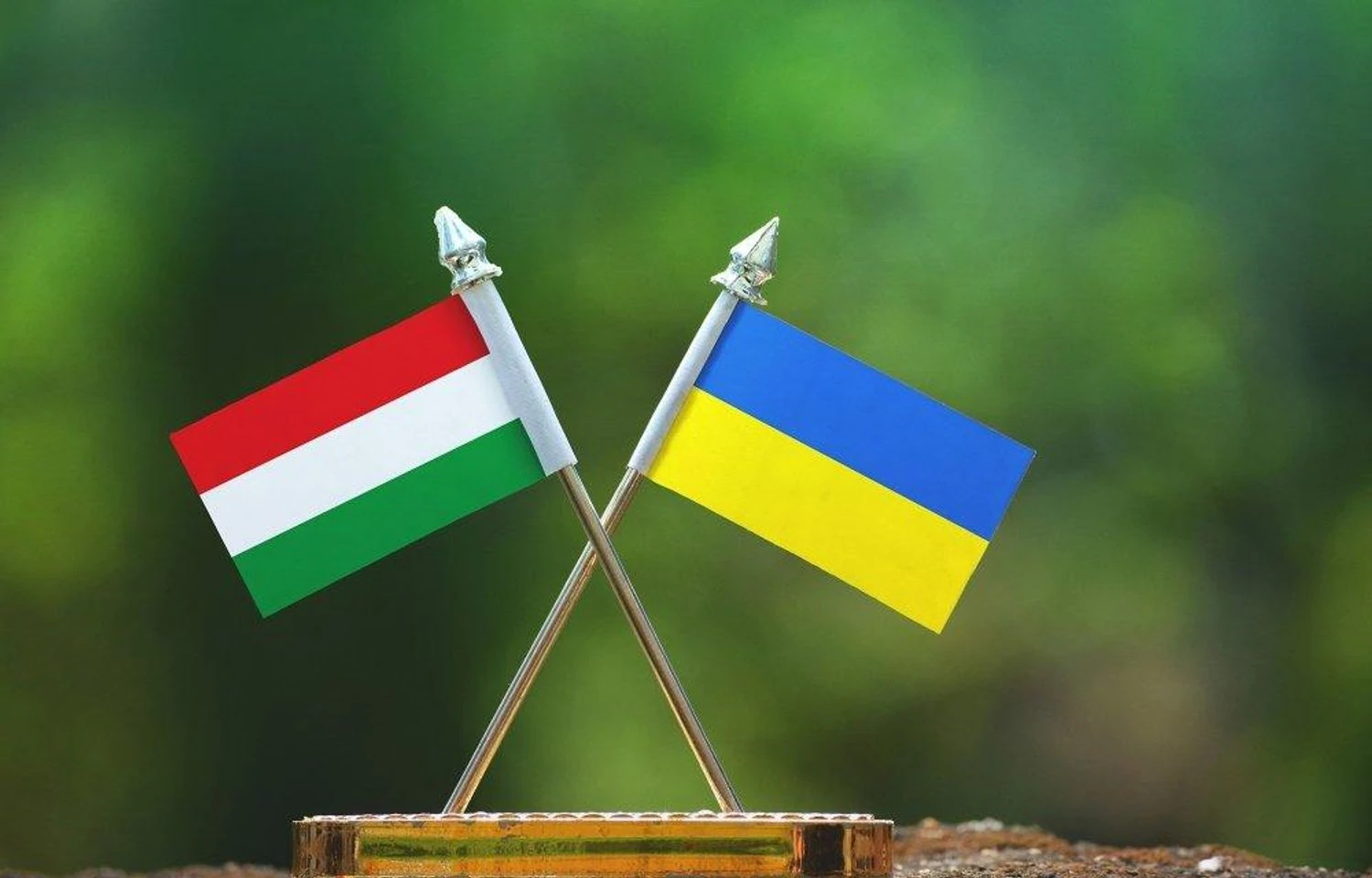 В Угорщині хочуть “легалізувати” вкрадені кошти Ощадбанку. Офіційний Київ назвав дії Будапешта беззаконням