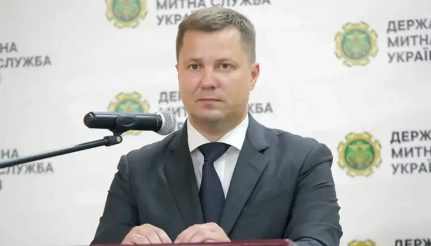 Злочинна недбалість чи корупційна зацікавленість: чому Владислав Суворов не реагує на порушення на митниціЗаступник голови Держмитслужби не ініціює перевірки понад 10 тисяч підроблених сертифікатів EUR. 1. Тим часом його родина купує
елітне житло та авто.Політика • 16 березня, 11:53 • 30116 перегляди
