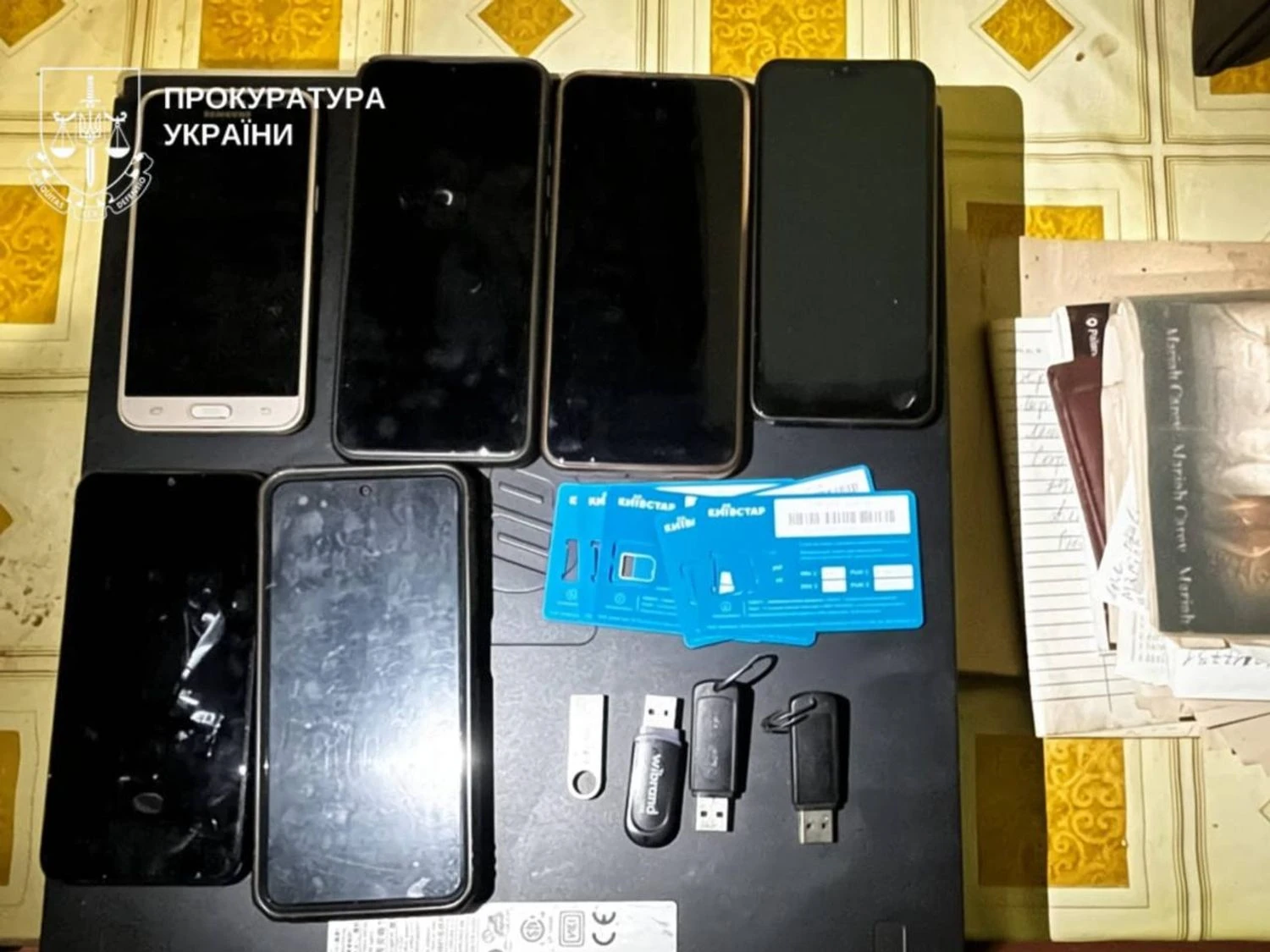 Шантажував дівчаток 8-10 років і створив мережу дитячої порнографії – на Буковині викрили чоловіка