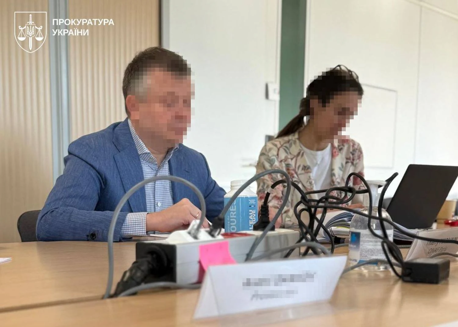 У Парижі вручили підозру та допитали екснардепа Жеваго – Генпрокурор КравченкоЕкснардепу інкримінують створення злочинної організації та виведення коштів банку Фінанси та Кредит. Збитки державі та вкладникам
перевищують 519 млн грн.Кримінал • 19 березня, 18:55 • 26720 перегляди