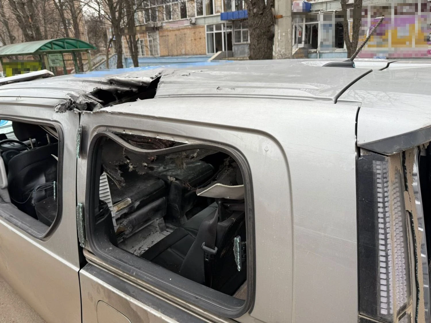 Російський дрон атакував евакуаційне авто на Донеччині, є загиблі і пораненіВ Олексієво-Дружківці FPV-дрон влучив у машину гуманітарної місії. Дві літні жінки загинули, ще двоє цивільних отримали поранення
голови та тулуба.Війна в Україні • 20 березня, 12:12 • 2838 перегляди