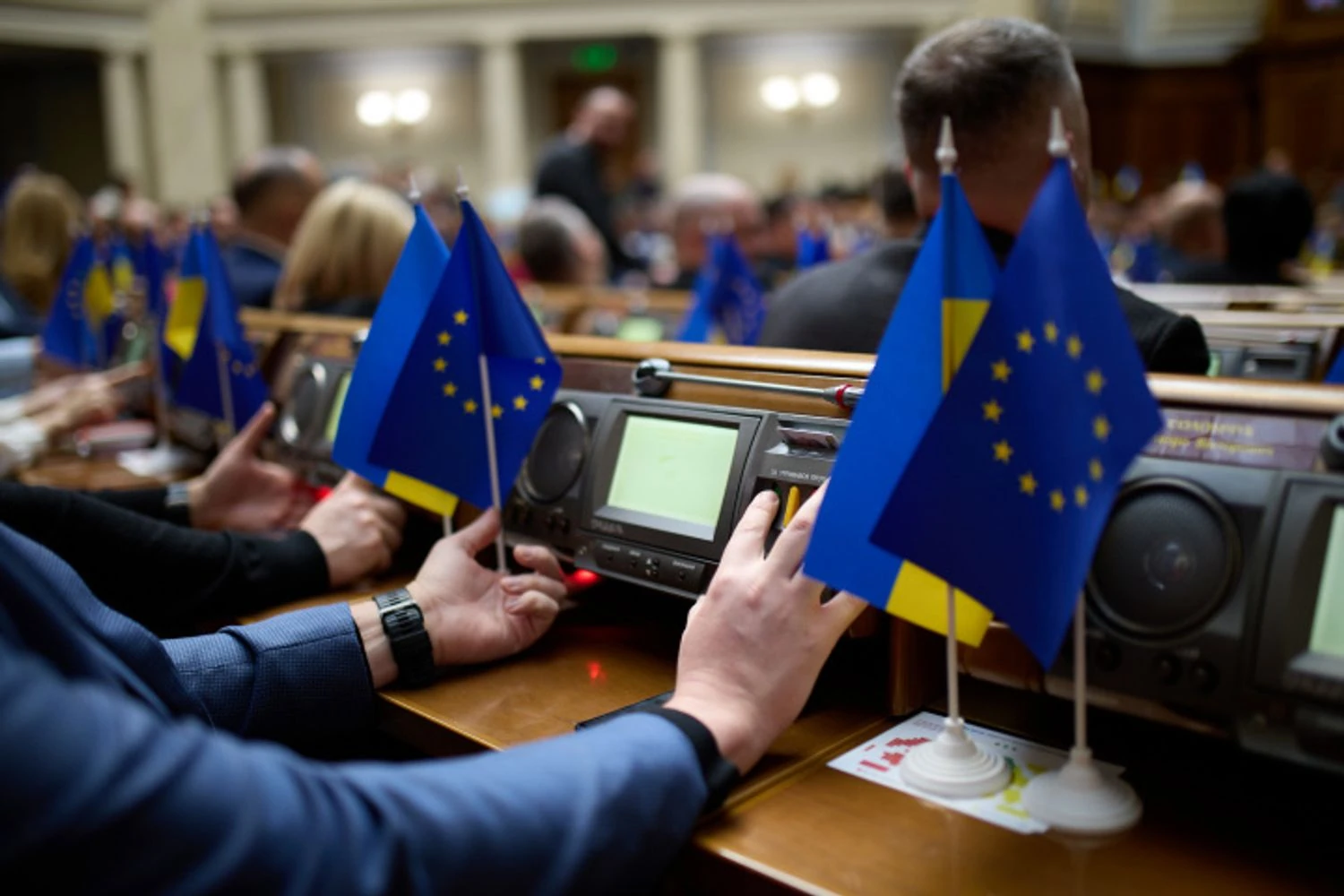 Чи готують Раду до тривалої війни – нардепи пояснили ситуацію