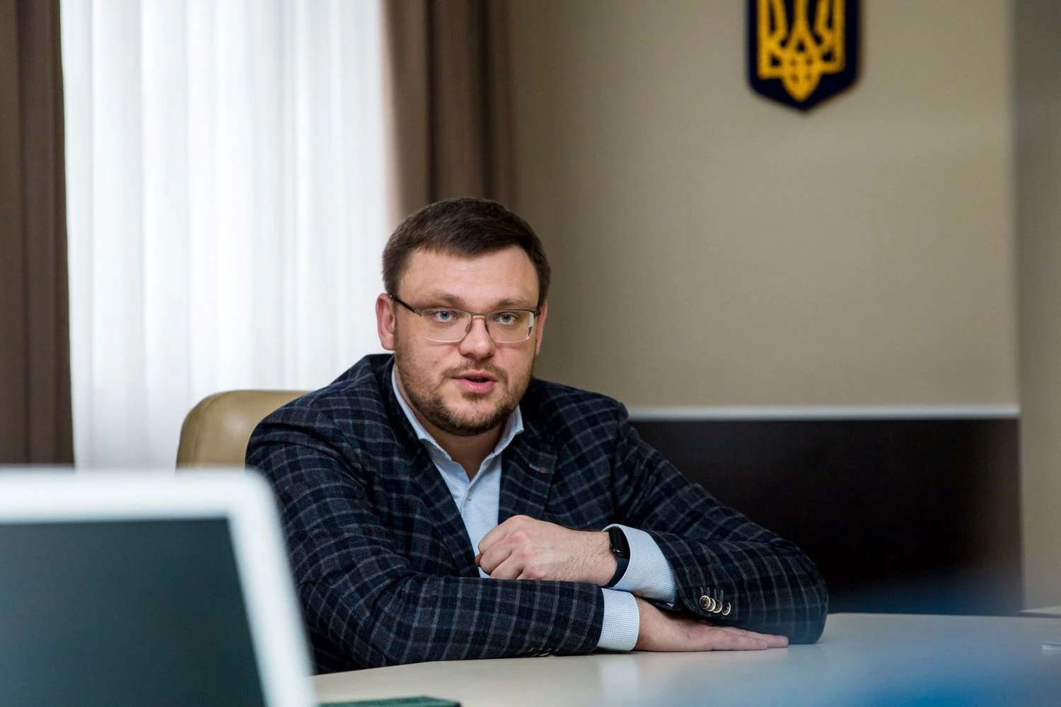 Кабмін присвоїв ранг директору НАБУ в розпал корупційного скандалу з фіктивним батьківством