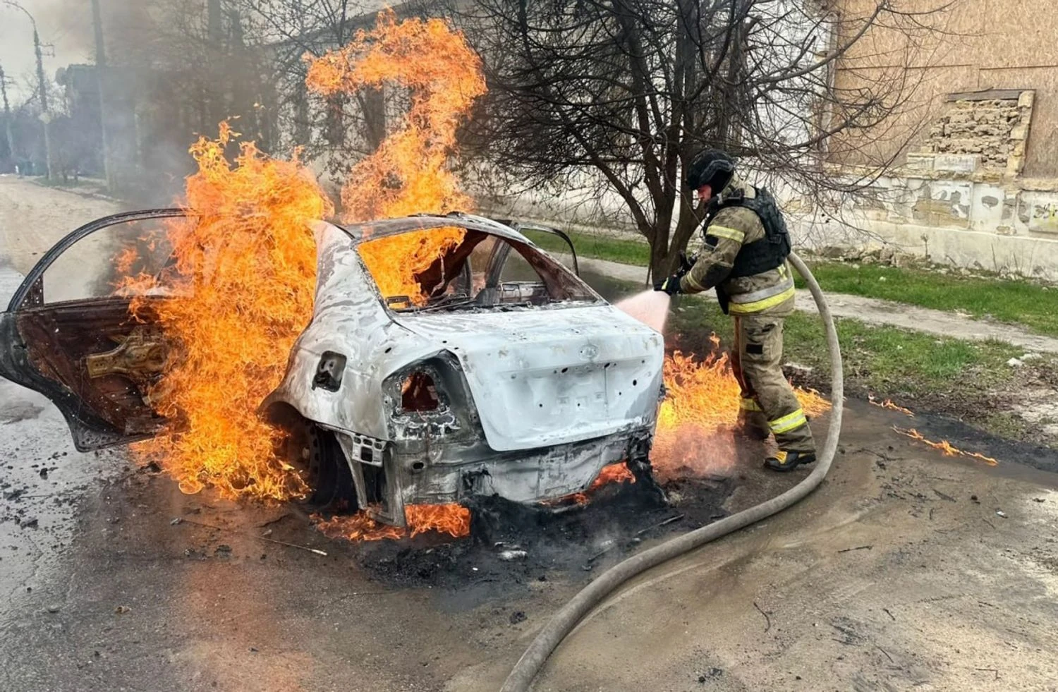 Дрон рф атакував автомобіль у Херсоні 29 березня – є загибла та поранений