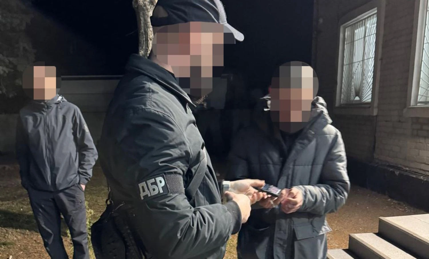 Мобілізував 60-річного чоловіка з використанням сили – на Волині затримали працівника ТЦК