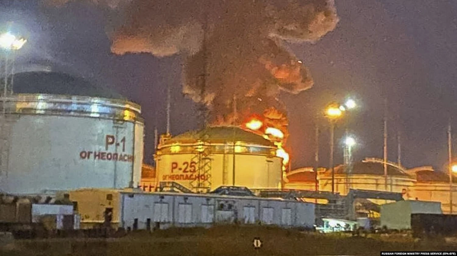 Приморський нафтовий термінал рф втратив 40 відсотків сховищ через атаки дронів – Reuters