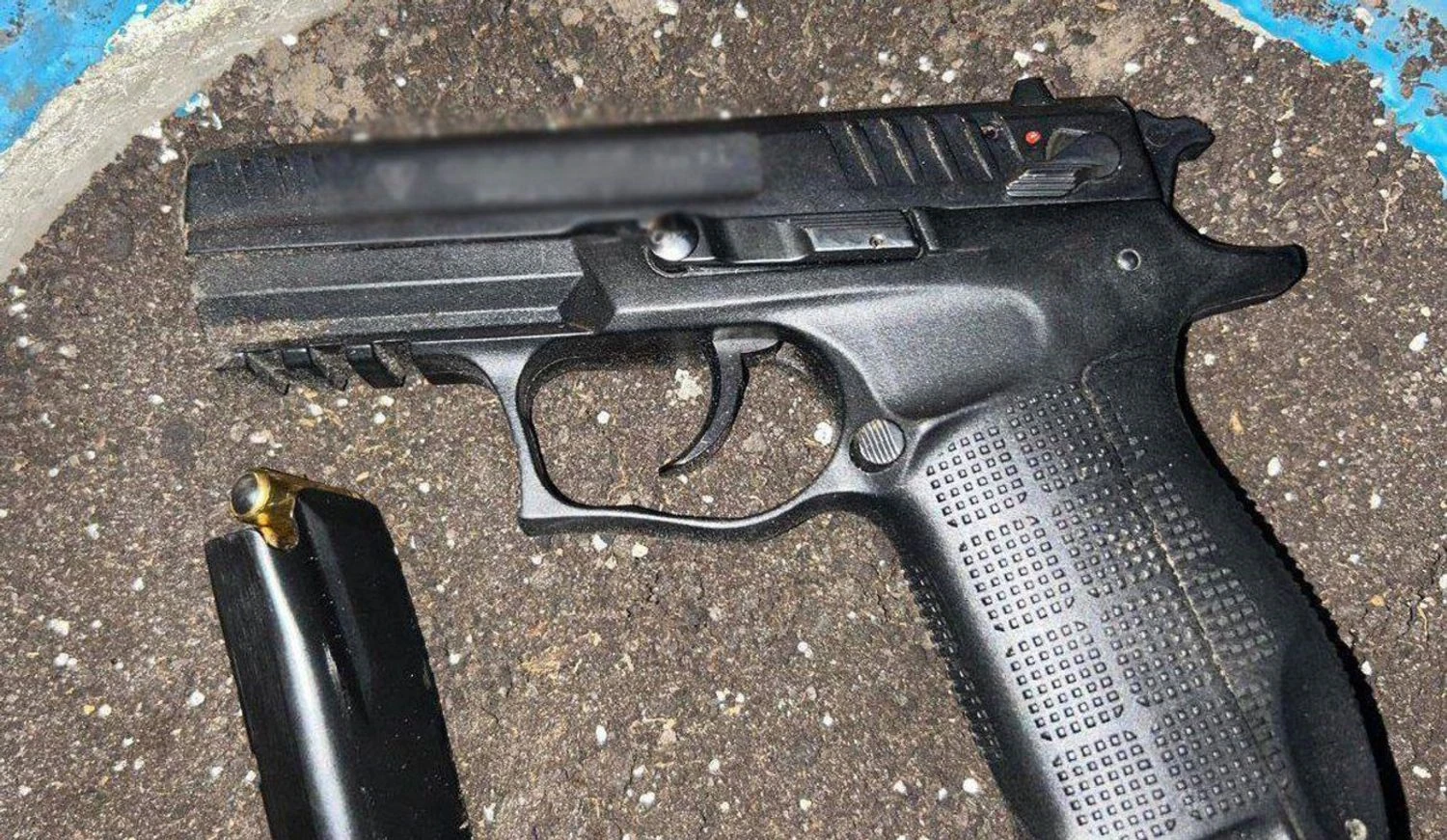 У Києві затримали чоловіка, який відкрив стрілянину на Дарниці – поліціяУ Дарницькому районі 33-річний чоловік кілька разів вистрілив із травматичної зброї під час сварки. Поліція затримала стрільця та
відкрила справу.Суспільство • 5 квітня, 08:17 • 6303 перегляди