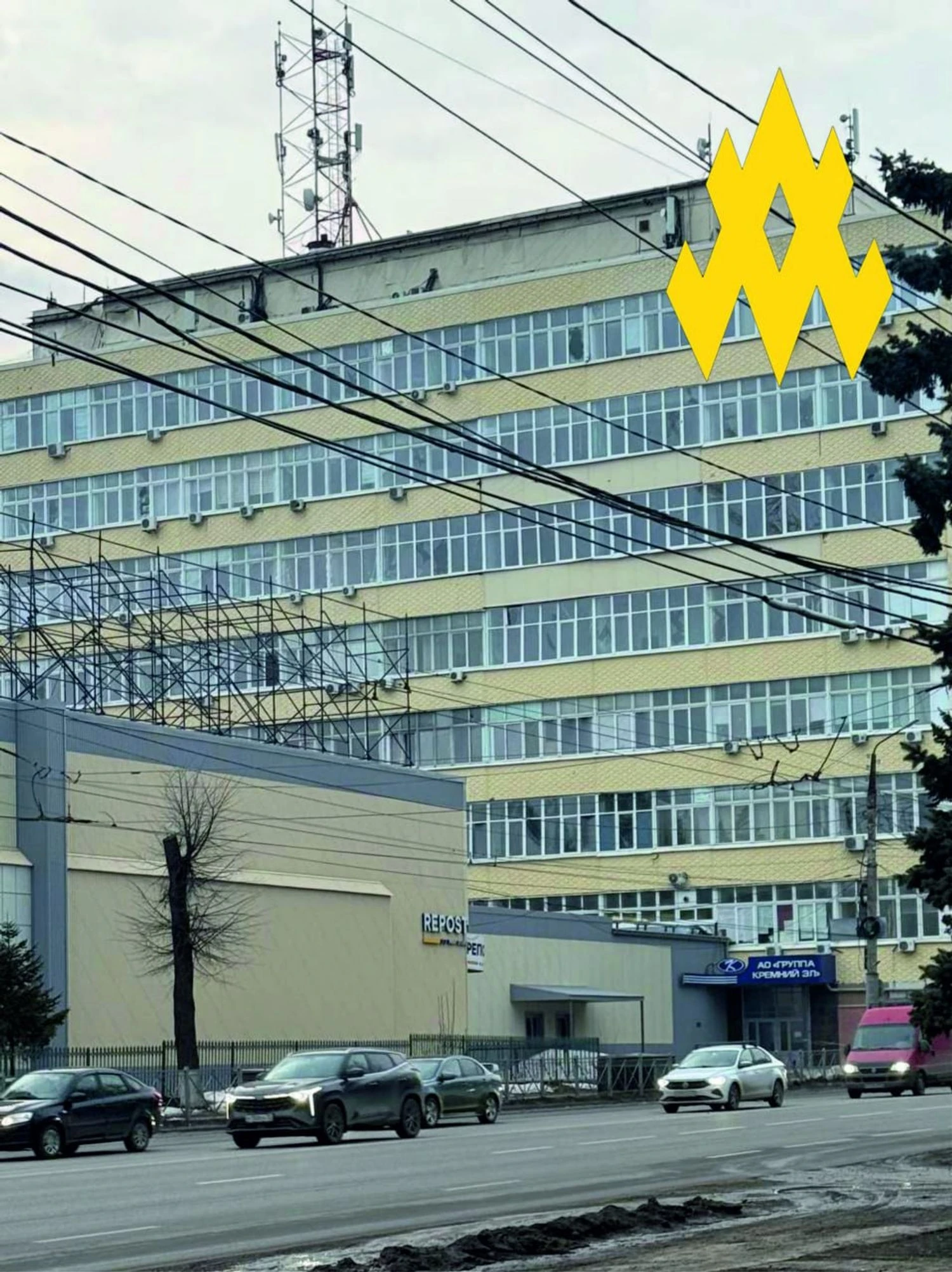Після удару по "Кремній Ел" у брянську росіяни терміново відновлюють виробництво – АТЕШПісля удару по заводу в брянську зафіксовано пошкодження цехів та посилення охорони. Підприємство виготовляє деталі для систем
Іскандер та Панцир.Світ • 6 квітня, 04:51 • 16548 перегляди