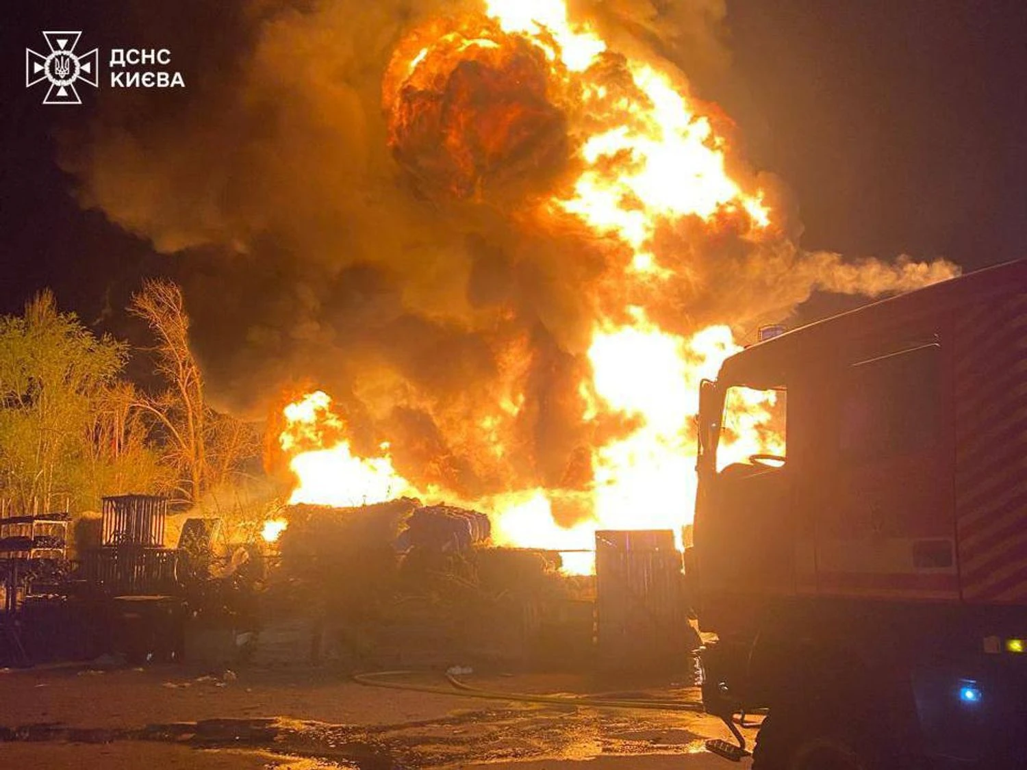 У Києві через російський обстріл загинули 5 людей, серед них дитина, постраждала 21 особа