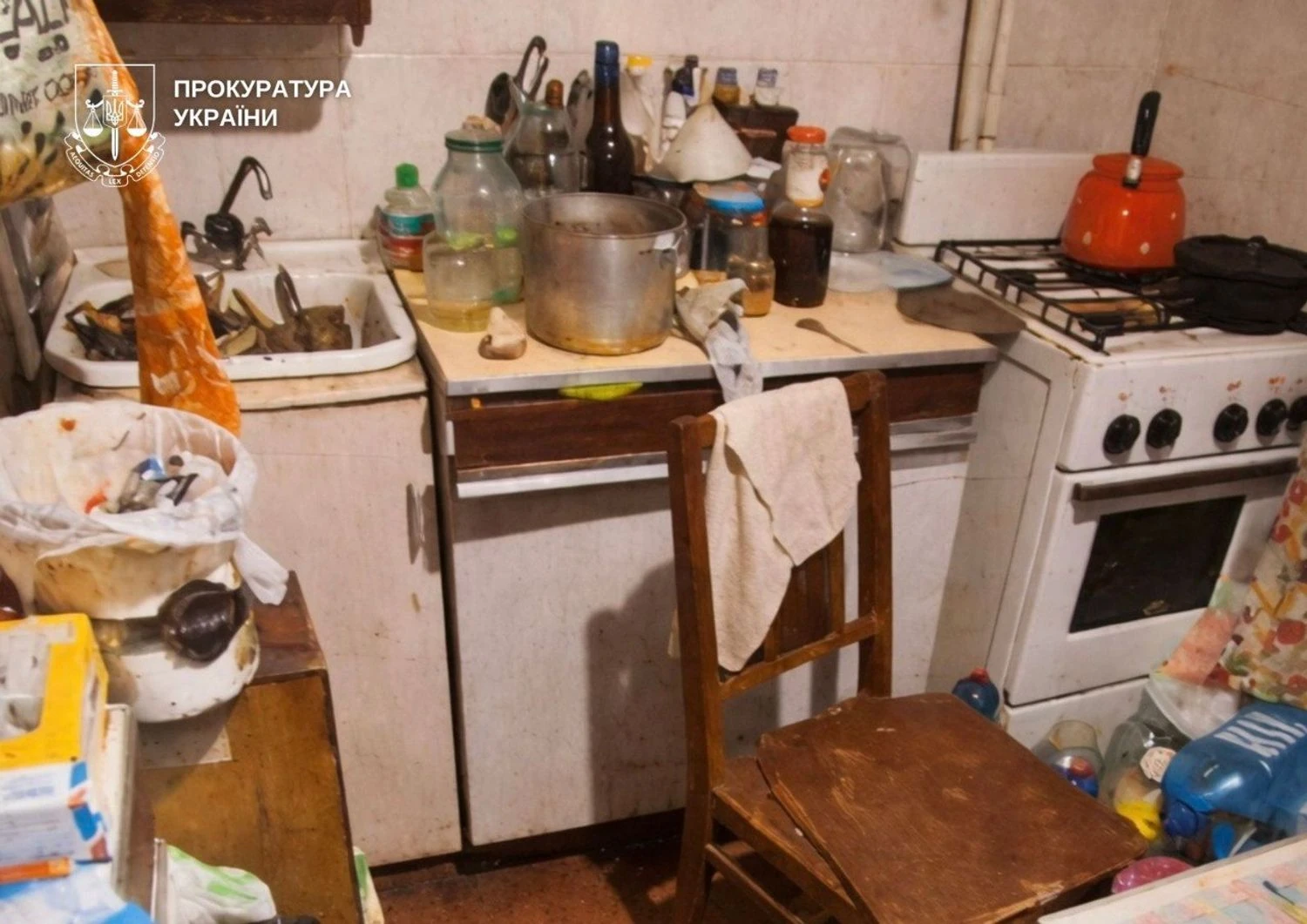 У Києві племінника судитимуть за жорстоке вбивство дядька - чоловіку завдали 26 ударів ножем, обрізали ніс та губу