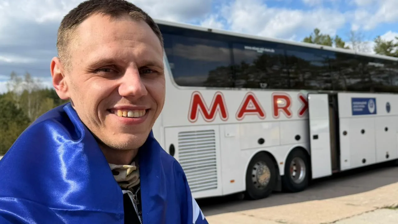 Майже рік невідомості: у Нацполіції показали яскраві кадри після звільнення з полону бійця штурмового полку “Сафарі”