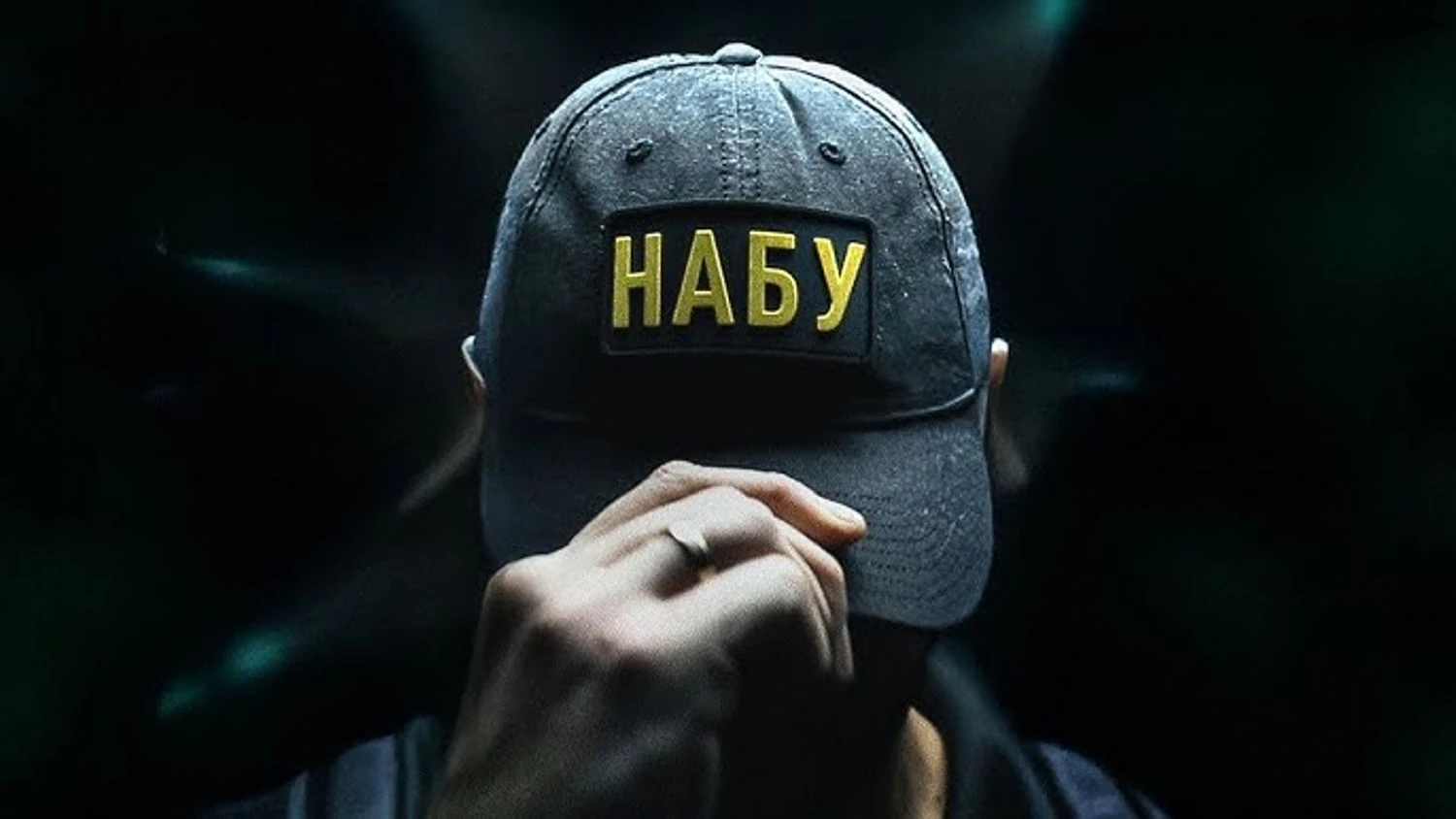 У НАБУ заявили про тиск на експертів у справі щодо легалізації 460 млн грнНАБУ зафіксувало тиск на експертів у справі про легалізацію 460 млн грн на будівництві. До інциденту можуть бути причетні
співробітники СБУ.Кримінал • 12 травня, 12:44 • 2820 перегляди