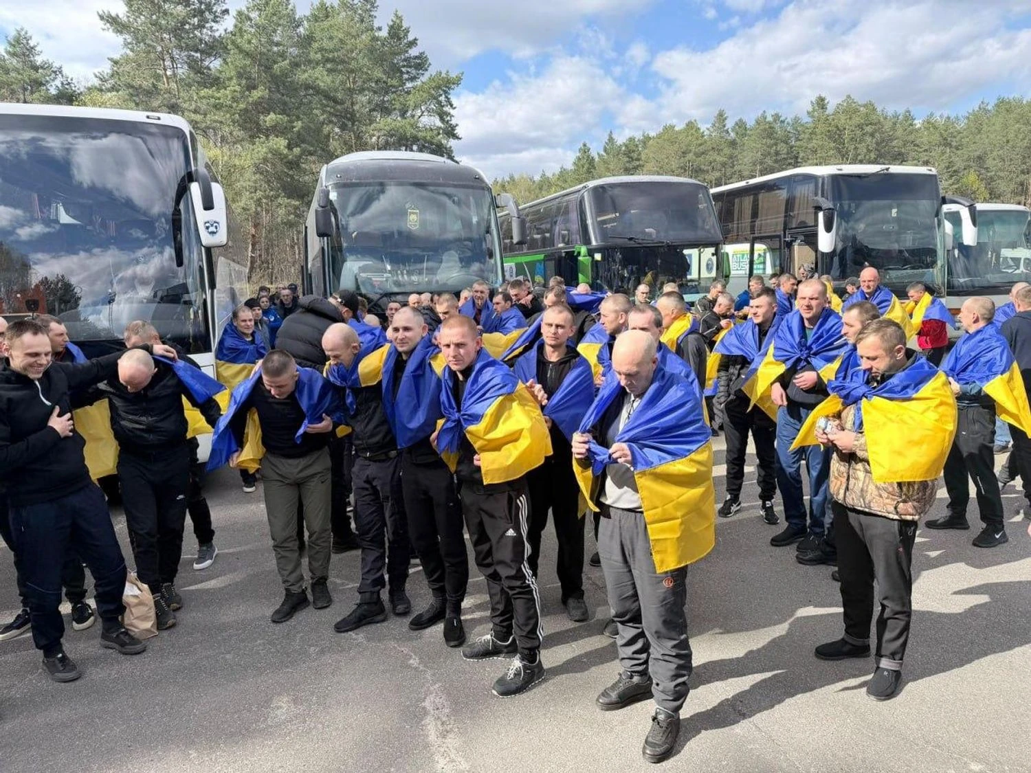 Україні вдалось повернути 193 воїнів з російського полону – Зеленський