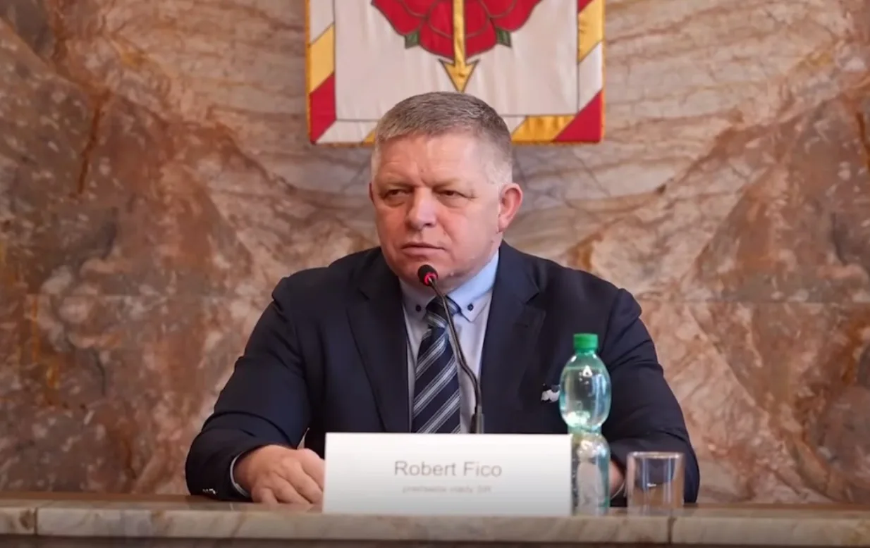 Ціни на нафту залежать від того, виспався Трамп чи ні – ФіцоПрем'єр Словаччини Роберт Фіцо заявив про вплив настрою Трампа на ціни на нафту. Також політик припустив можливість майбутнього
розпаду блоку НАТО.Економіка • 00:28 • 2308 перегляди