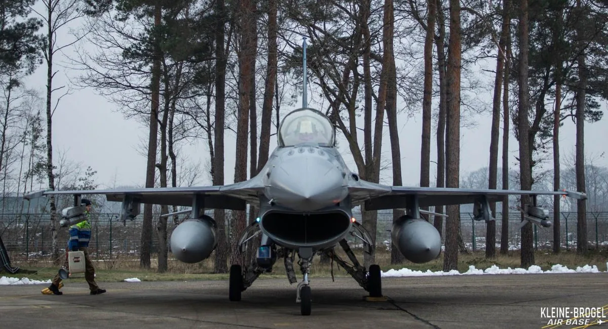 Бельгійські ЗМІ заявили про 53 F-16 для України, хоча офіційно йшлося лише про 30 винищувачівБельгія може передати Україні 53 літаки F-16 замість раніше заявлених 30. Графік поставок розрахований до 2029 року і залежить від
отримання F-35.Війна в Україні • 9 травня, 23:57 • 13859 перегляди