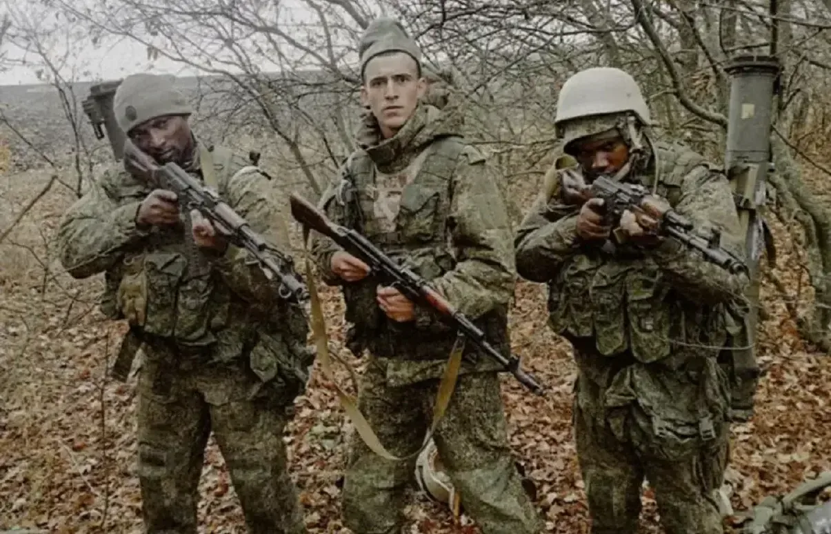 росія масово вербує іноземців до армії через шантаж та блокування рахунків – АТЕШ