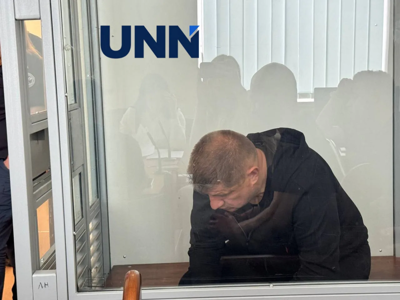 Два місяці від вартою або застава – одному з фігурантів справи "порноофісів" обрали запобіжний західПосадовцям МВС та керівникам поліції трьох областей оголосили підозру за хабарництво. Прокуратура просить для затриманих заставу у
7,5 мільйона гривень.Суспільство • 21 травня, 14:29 • 11302 перегляди