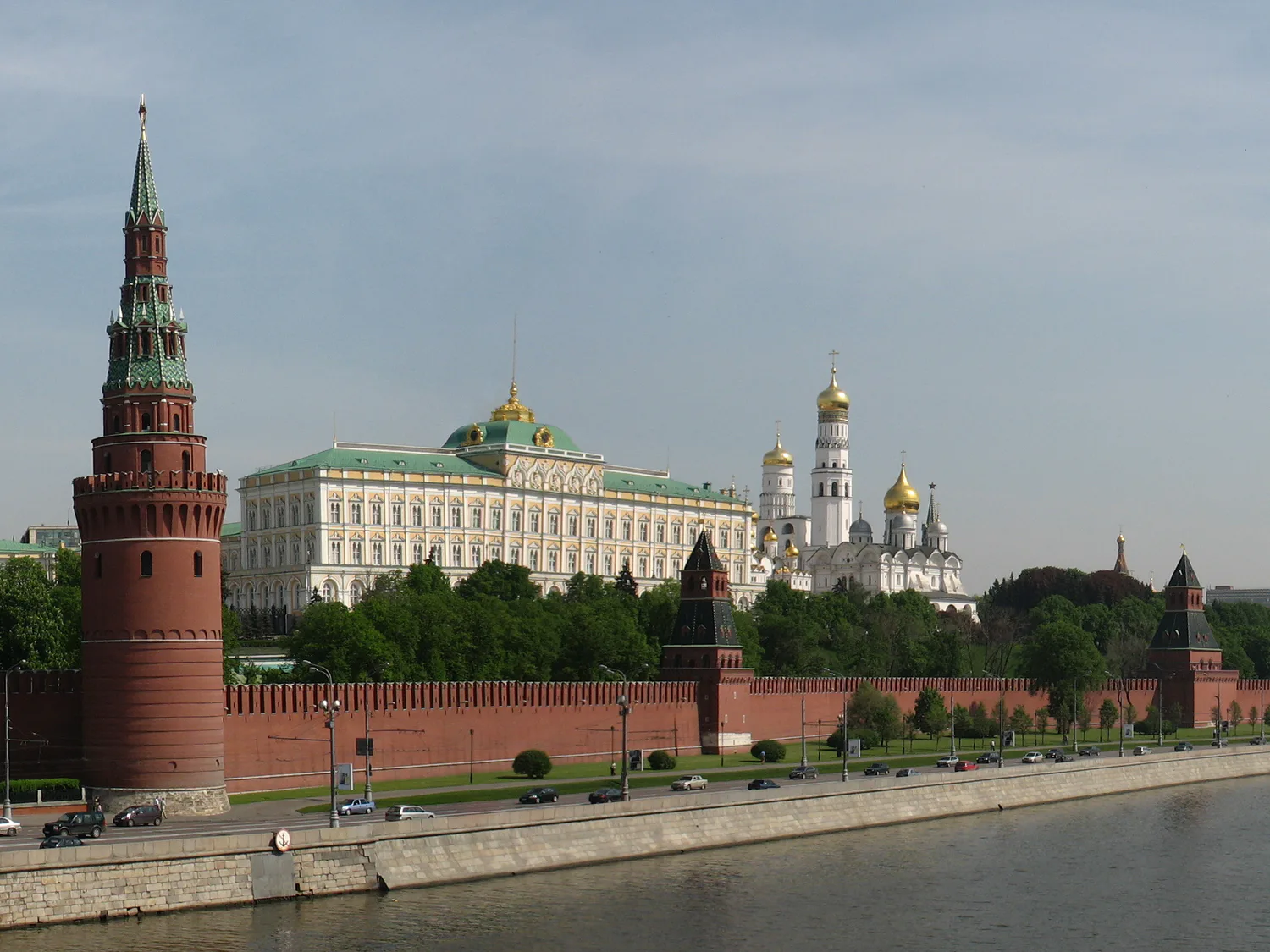 російська еліта визнає, що війна в Україні "йде не дуже добре" – ISWпутін все ще планує захопити Донецьку та Луганську області України до кінця 2026 року. Водночас російська еліта визнає, що війна в
Україні "йде не дуже добре".Війна в Україні • 23 травня, 02:30 • 19609 перегляди