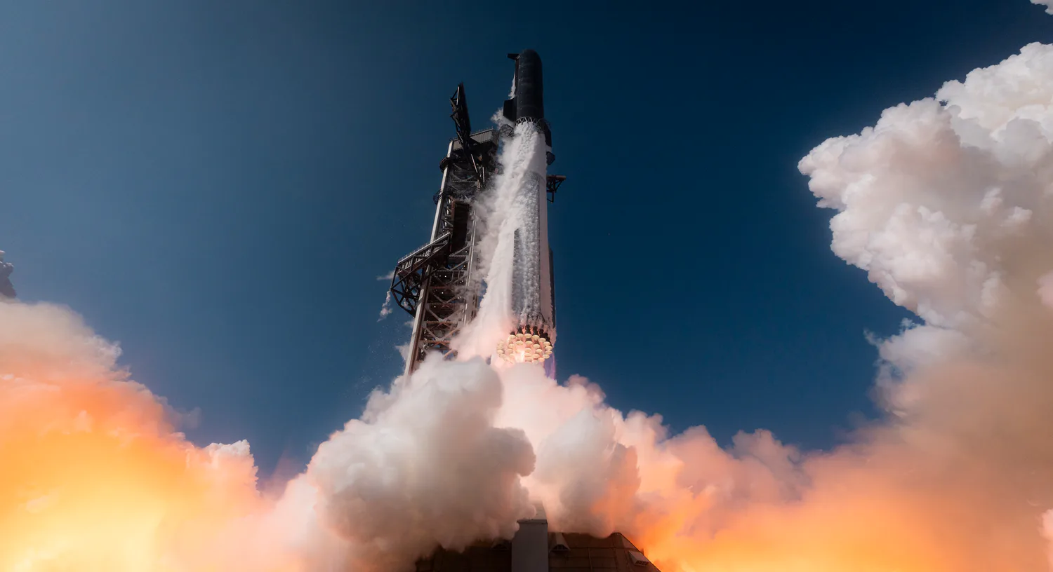 SpaceX провела перший успішний запуск ракети Starship версії V3SpaceX успішно протестувала ракету Starship V3 з новими двигунами Raptor 3. Апарат вивів супутники на орбіту та приводнився в
Індійському океані.Світ • 05:45 • 1246 перегляди