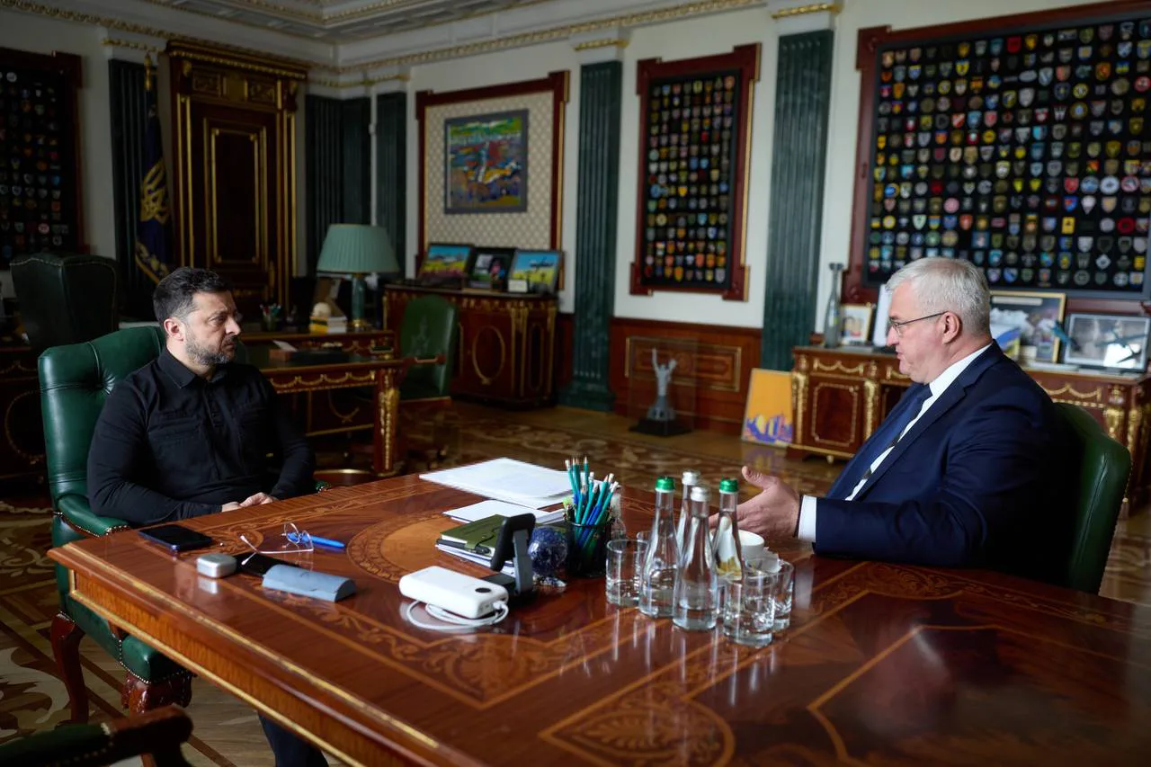 “Важливо, щоб усі партнери знали, що відбувається”: Зеленський дав завдання Сибізі на тлі даних про підготовку рф нового удару