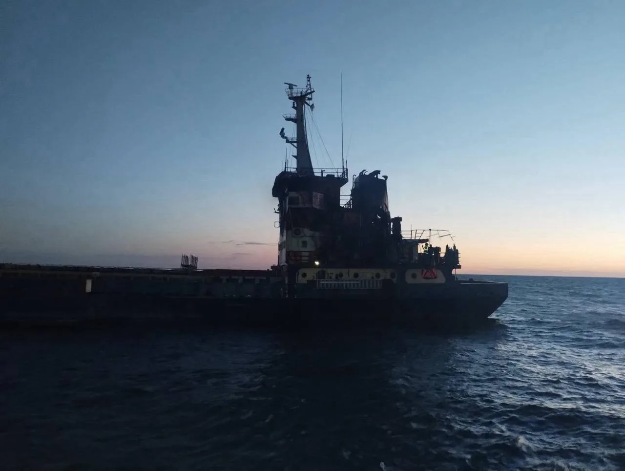 У Чорному морі ворог атакував три цивільні судна, є поранені
