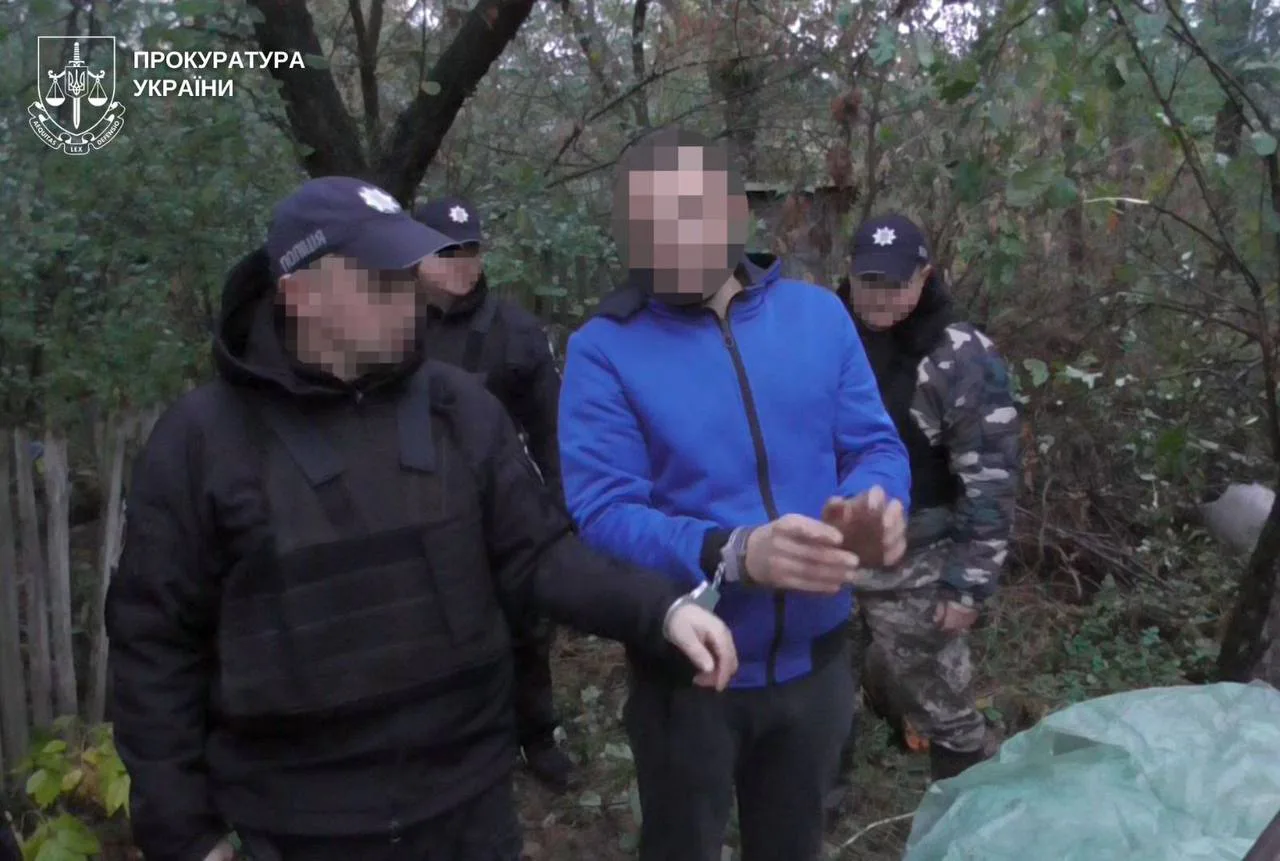 Справу про зґвалтування та вбивство 15-річної дівчини на Вінниччині передано до суду На Вінниччині судитимуть військового за вбивство та зґвалтування школярки. Обвинувачений забив дівчину битою та скинув тіло у
криницю.Суспільство • 29 травня, 08:14 • 4032 перегляди